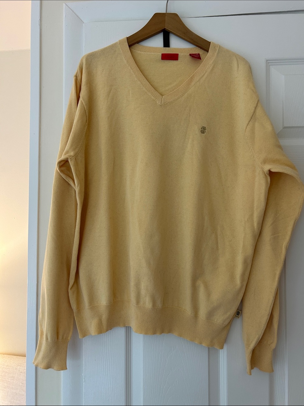 Izod Men’s V-Neck Sweater in Pale Yellow